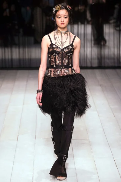 Look 30